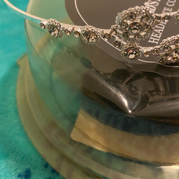 Stunning David’s Bridal CRYSTAL & Silver Double Row Headband Headpiece - Picture 4 of 7